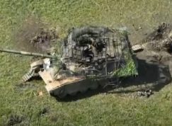 Znehybněný ruský tank T-90M