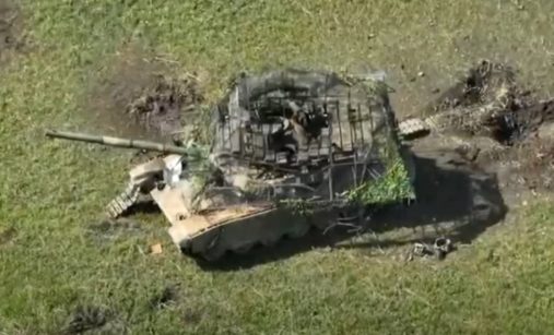Znehybněný ruský tank T-90M
