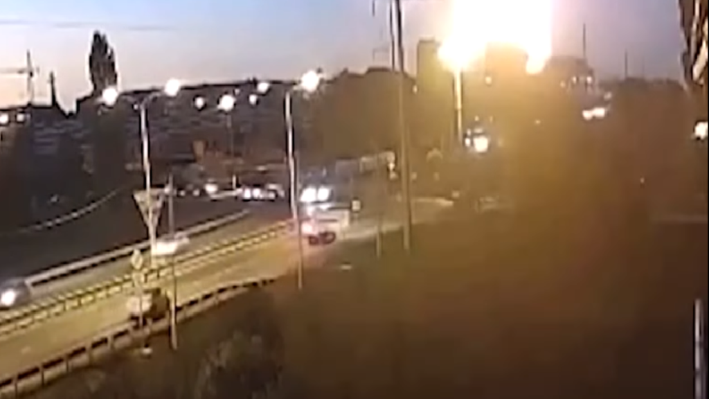 Ohnivá koule po dopadu Su-34 v městě Jejsk
