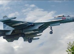 Suchoj Su-35S se střelou R-77M