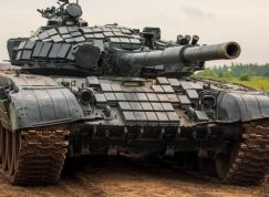 Ruský tank T-72B s reaktivním pancéřováním