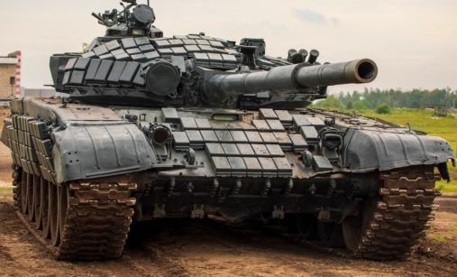 Ruský tank T-72B s reaktivním pancéřováním