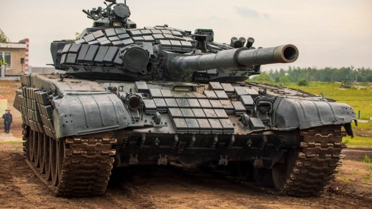 Ruský tank T-72B s reaktivním pancéřováním