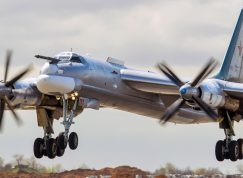 Tupolev Tu-95MS při vzletu