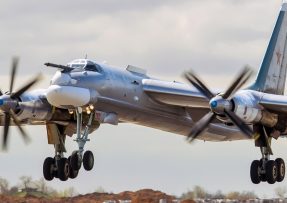 Tupolev Tu-95MS při vzletu