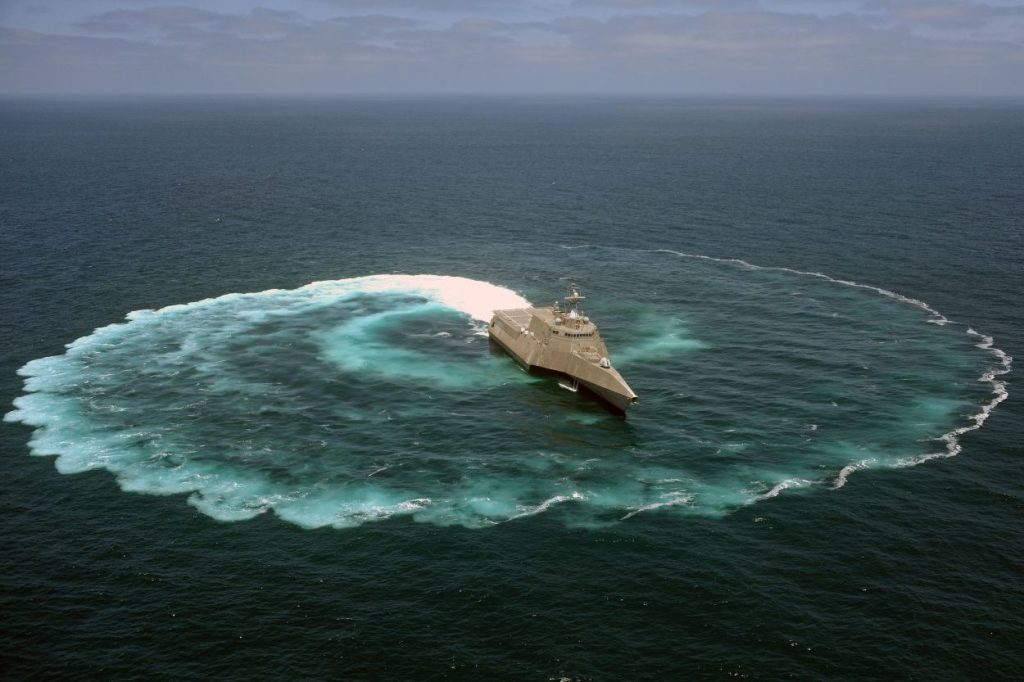 USS Independence, demonstrace manévrovacích schopností u San Diega, 2012