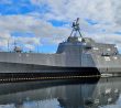 USS Independence, loď po vyřazení v přístavu Bremerton čeká na další osud, 2024