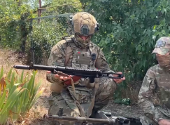 Ruští vojáci s puškou A-545 KORD