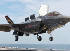 F-35B přistává na lodi