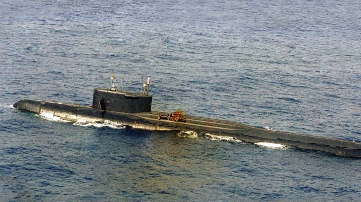 Poškozená K-219 na hadině
