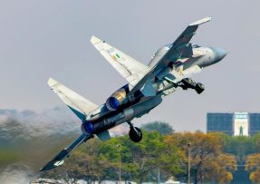 MiG-29 provádí úhybný manévr
