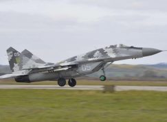 MiG-29 vzlétající z letiště