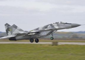 MiG-29 vzlétající z letiště