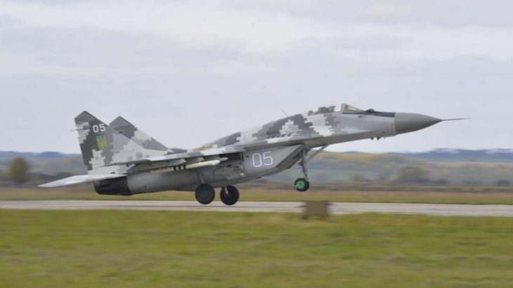 MiG-29 vzlétající z letiště