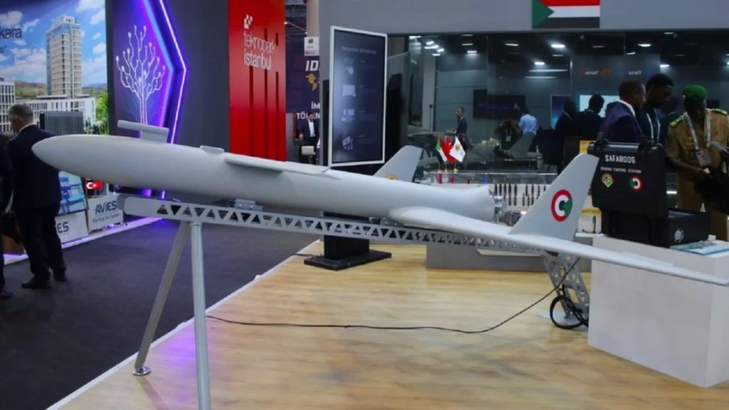 Súdánský dron Safaroog startuje z rampy