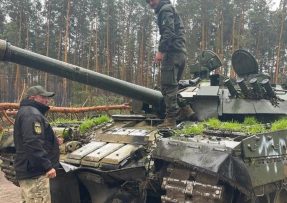 Ukořistěný ruský tank T-80U