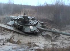 Tank zabořený v bahně