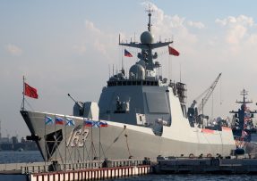 Čínský torpédoborec třídy Type 052D