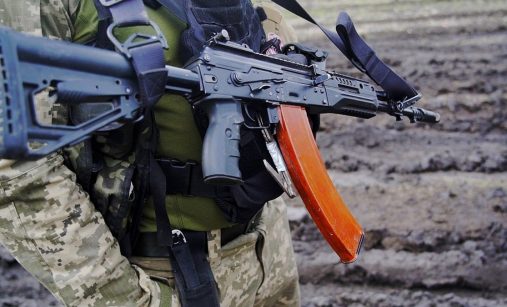 Ukrajinský voják s AK-12