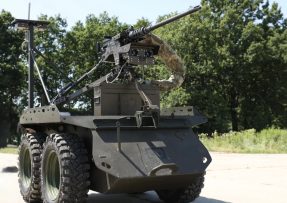 Zmiy Droid 12.7 má kulomet Browning M2