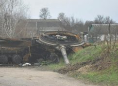 Zničený ruský tank s odpálenou věží