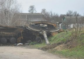 Zničený ruský tank s odpálenou věží