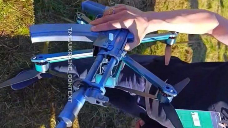 Ruský dron Drozd s AK-74U