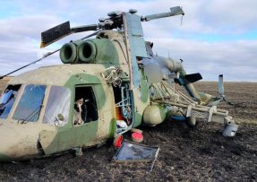 Ruský vrtulník Mi-8MTV-5M po nouzovém přistání