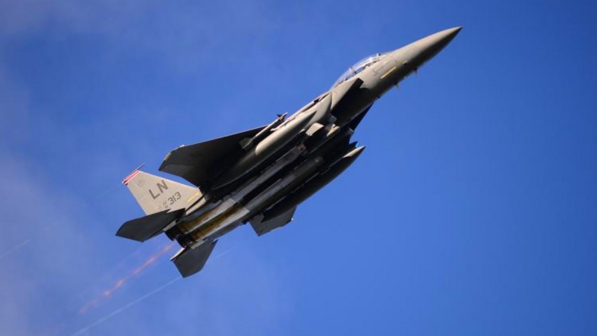 Video: MiG-29 rozmetal základnu ruské pěchoty. Na rozlehlý panelák mu stačila jedna silnější puma