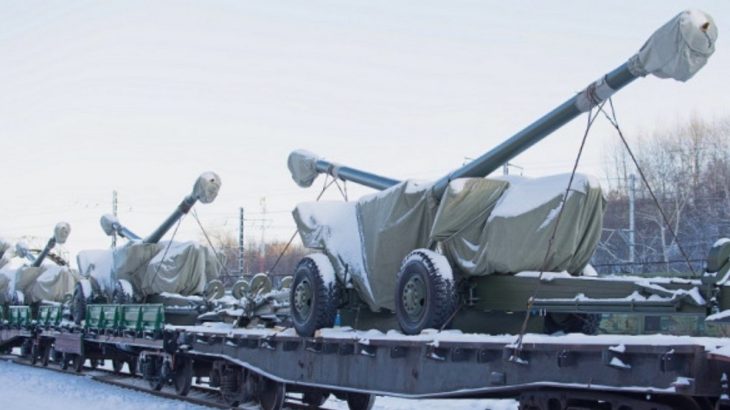 Houfnice Msta-B na vlaku