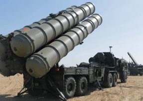 Odpalovací vozidlo ruského systému S-400