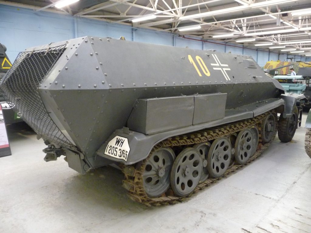 Sd.Kfz.251 Ausf C, obrněná ambulance, Muzeum Bovington,2010