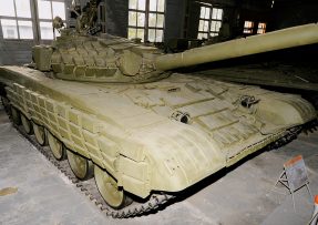 Tank T-72AV