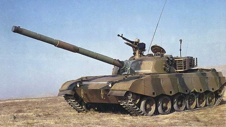 Type 85-IIM z něhož vychází tank Al-Bašír