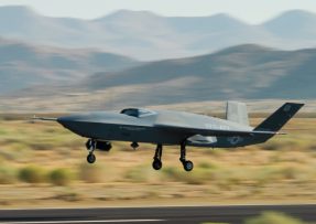 Let dronu YFQ-42A