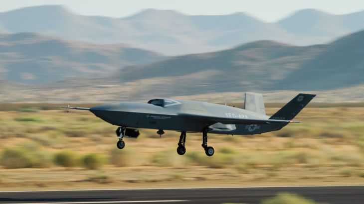 Let dronu YFQ-42A