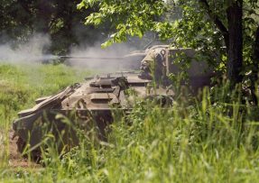M2 Bradley střílí ze svého kanonu