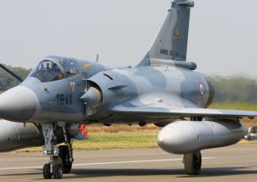 Mirage 2000-5 na letištní ploše