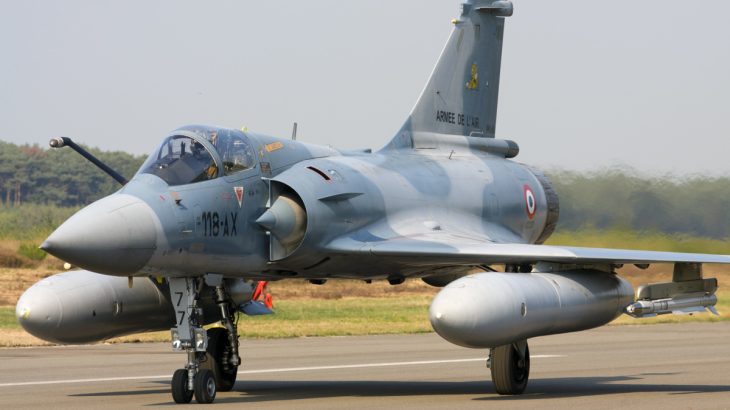 Mirage 2000-5 na letištní ploše