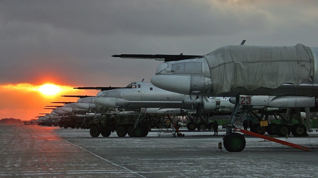 Bombardéry Tu-95 na základně Engels-2