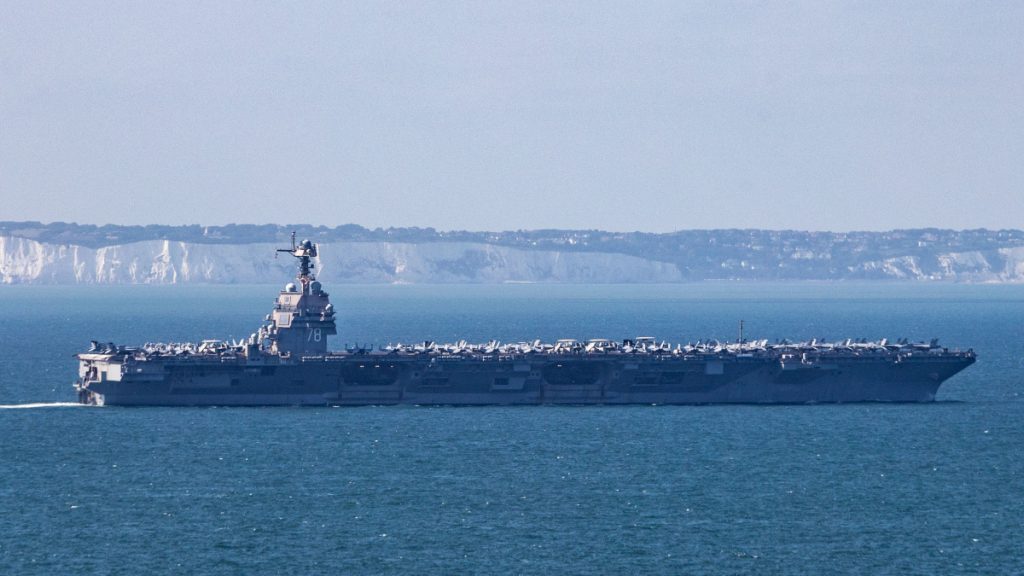 USS Gerald S. Ford u britských břehů
