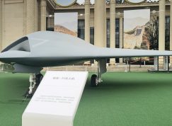 Maketa dronu Hongdu GJ-11