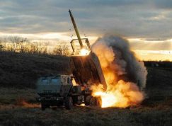 Raketomet M142 HIMARS při odpalu