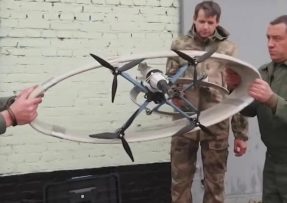 Ruský dron s uzavřeným křídlem