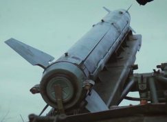 Střela 9M33 na bojovém vozidle 9A33BM3 komplexu Osa-AKM ruské armád