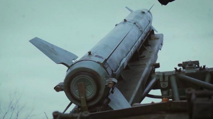 Střela 9M33 na bojovém vozidle 9A33BM3 komplexu Osa-AKM ruské armád