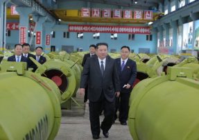 Kim Čong-un u výroby raket KN-23