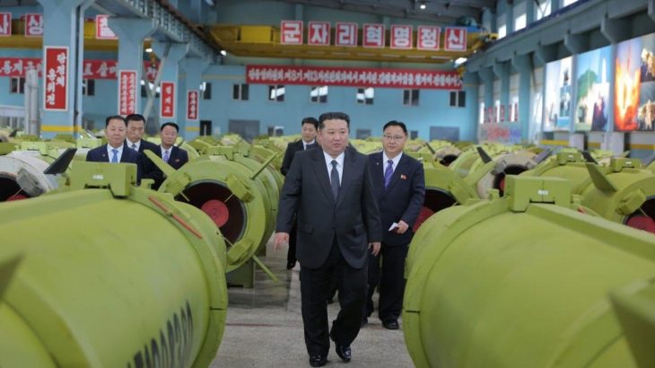 Kim Čong-un u výroby raket KN-23