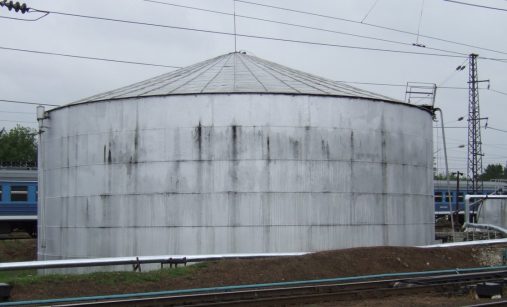 Ropný sklad v Rusku