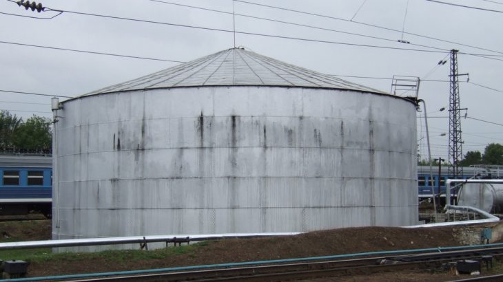 Ropný sklad v Rusku